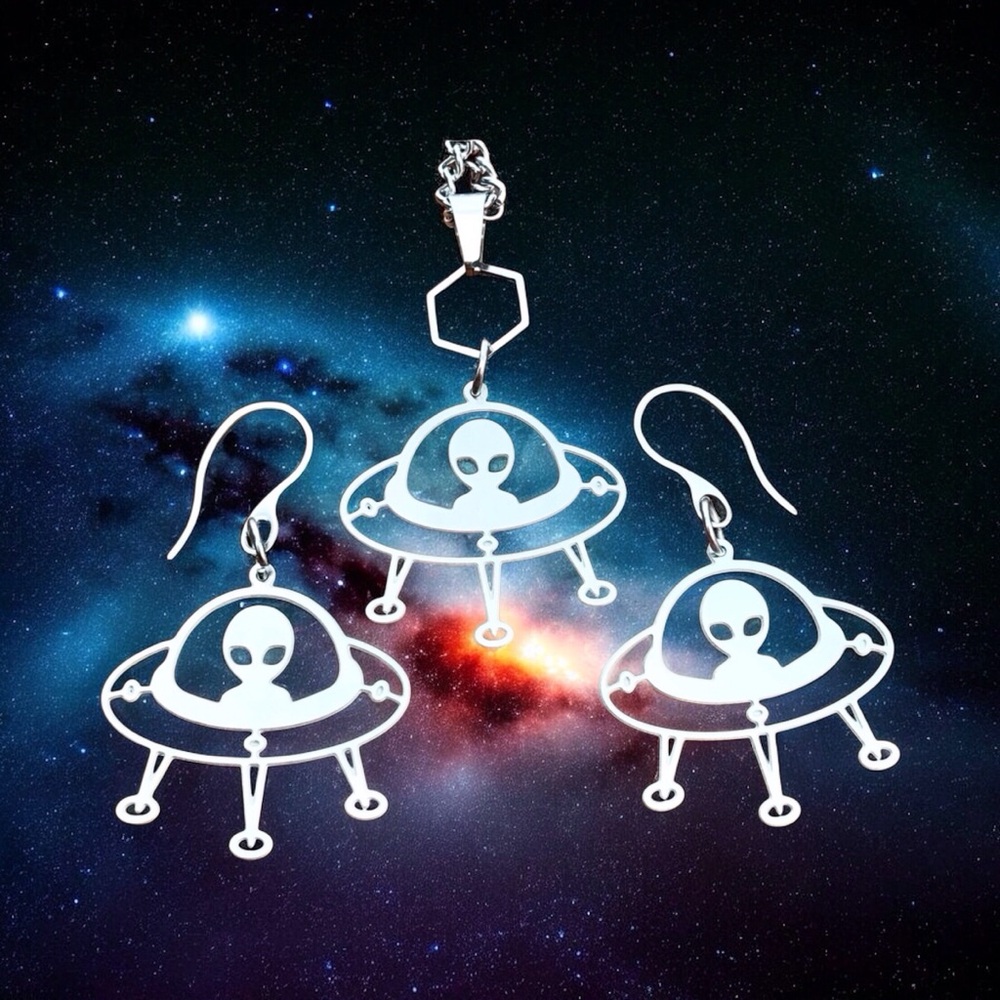 🆕 Alien in a Spaceship Laser Etched Necklace and Earrings Set Stainless Steel